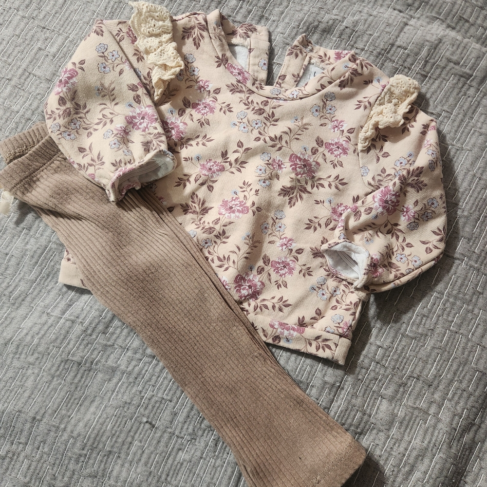 Nicole Miller Cream Floral Top with Tan Ribbed Leggings